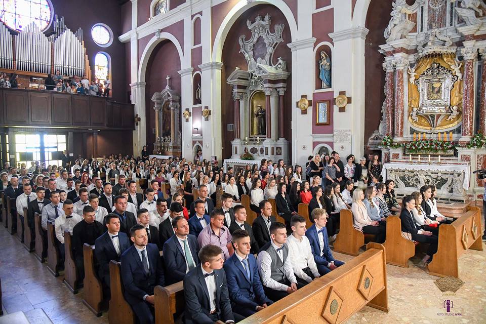 krizma 2018 krizmanici crkva